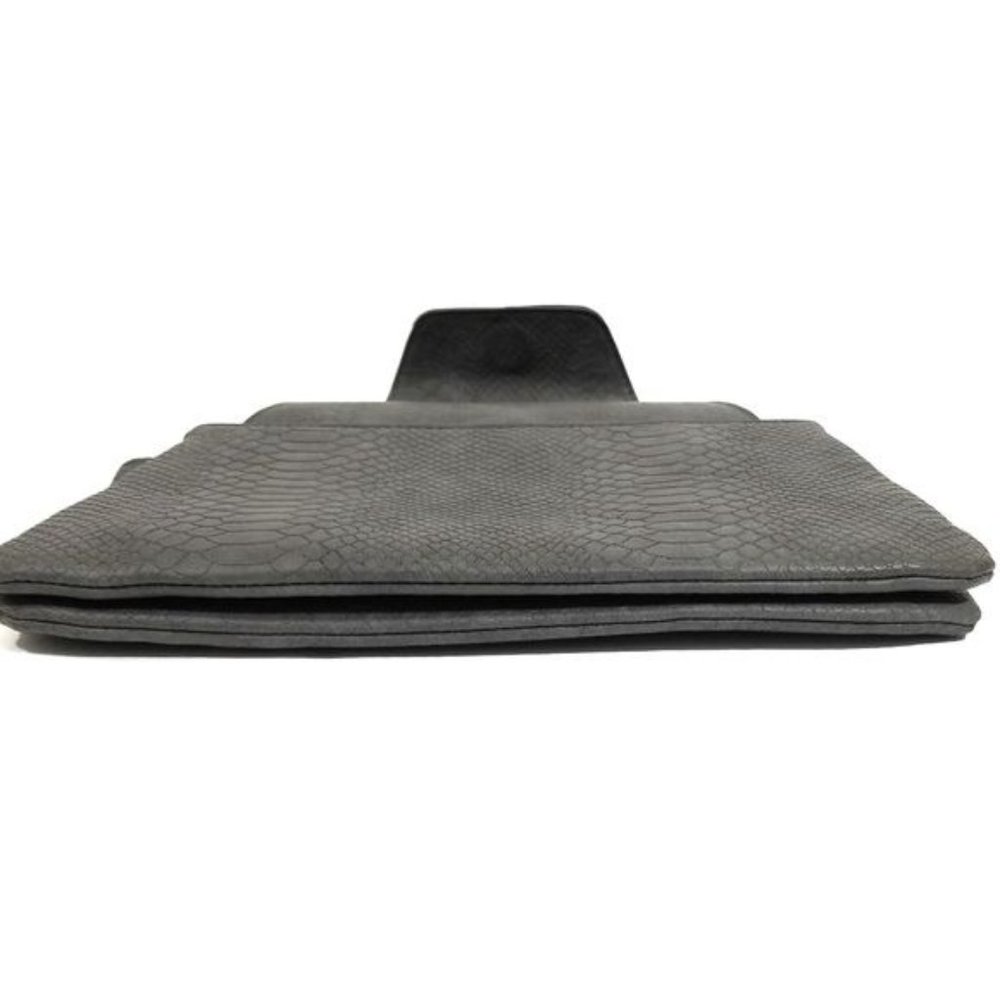 URBAN EXPRESSIONS Gray Envelope Crossbody Clutch - Picture 11 of 12